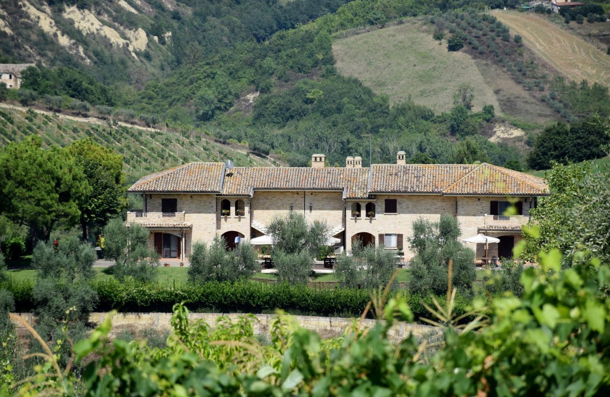 Agriturismo Il Crinale Castorano  Dış mekan fotoğraf