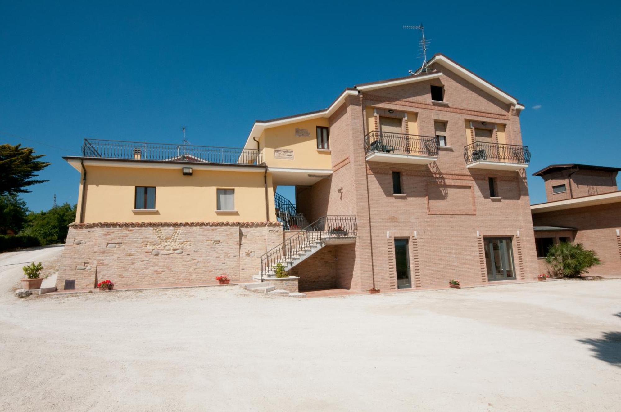 Agriturismo Il Crinale Castorano  Dış mekan fotoğraf